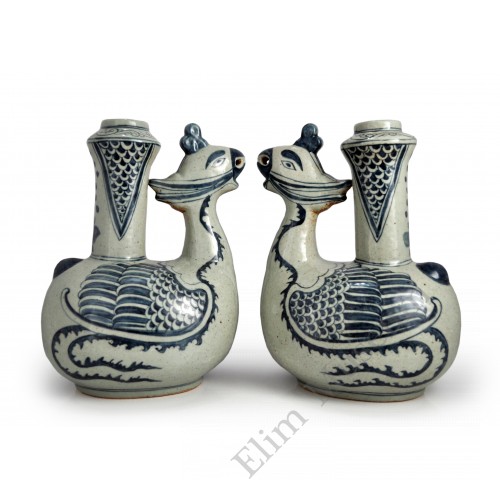 1442 A Pair of Ming B&W Xi-Kou Ware phoenix kendis